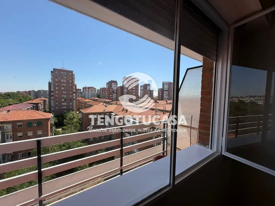 Dormitori de Pis de lloguer en Madrid amb Calefacció, Terrassa i Forn