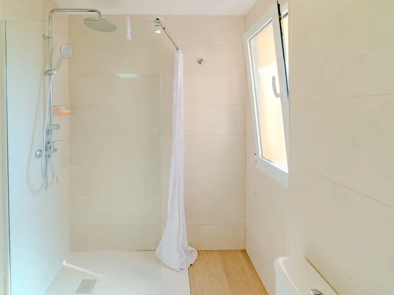 Bathroom of Flat for sale in Málaga Capital  with Air Conditioner, Terrace and Balcony