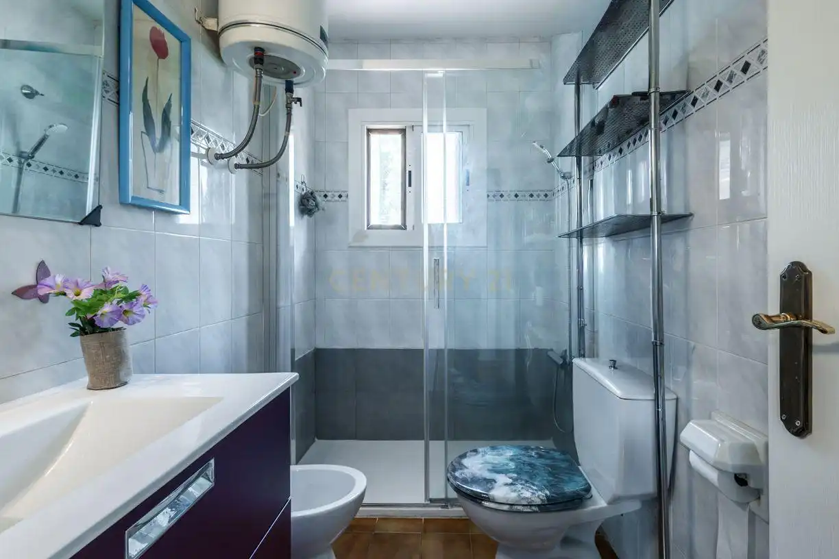 Bathroom of Apartments for sale in El Vendrell  with Air Conditioner and Oven