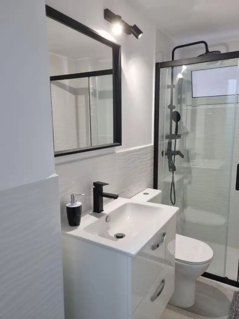 Badezimmer von Wohnung zur untervermieten in Ávila mit Heizung, Parkett und Terrasse