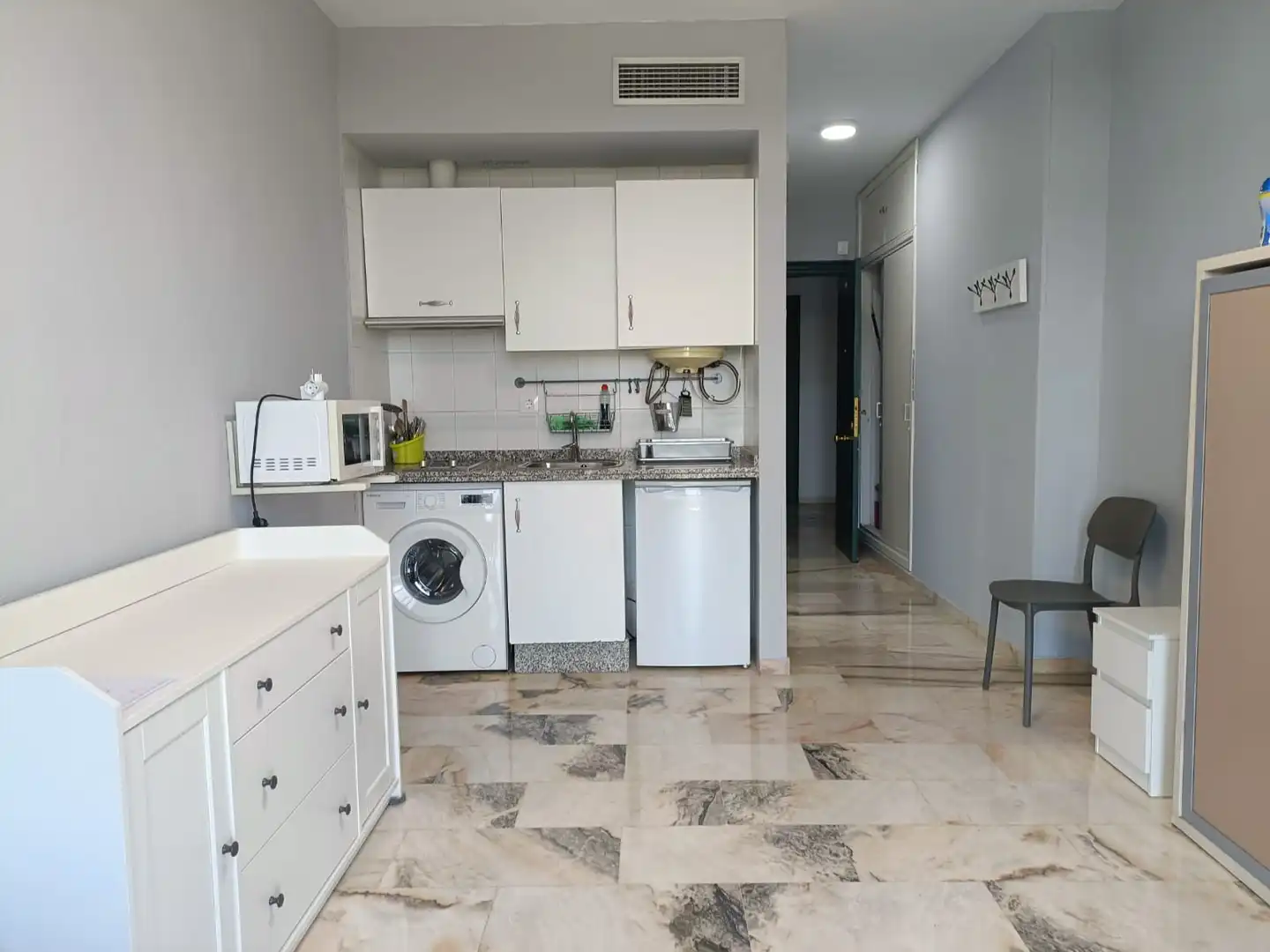 Cocina de Estudio de alquiler en Sevilla con Aire acondicionado, Amueblado y Lavadora