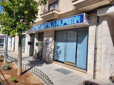 Local comercial de lloguer a Calle García Pavón
