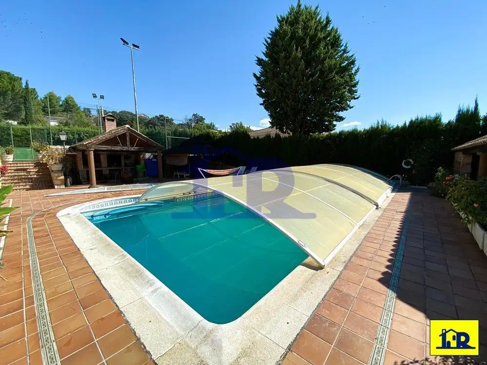 Swimming pool of Houses for sale in Arcas del Villar  with Terrace, Storage room and Swimming Pool