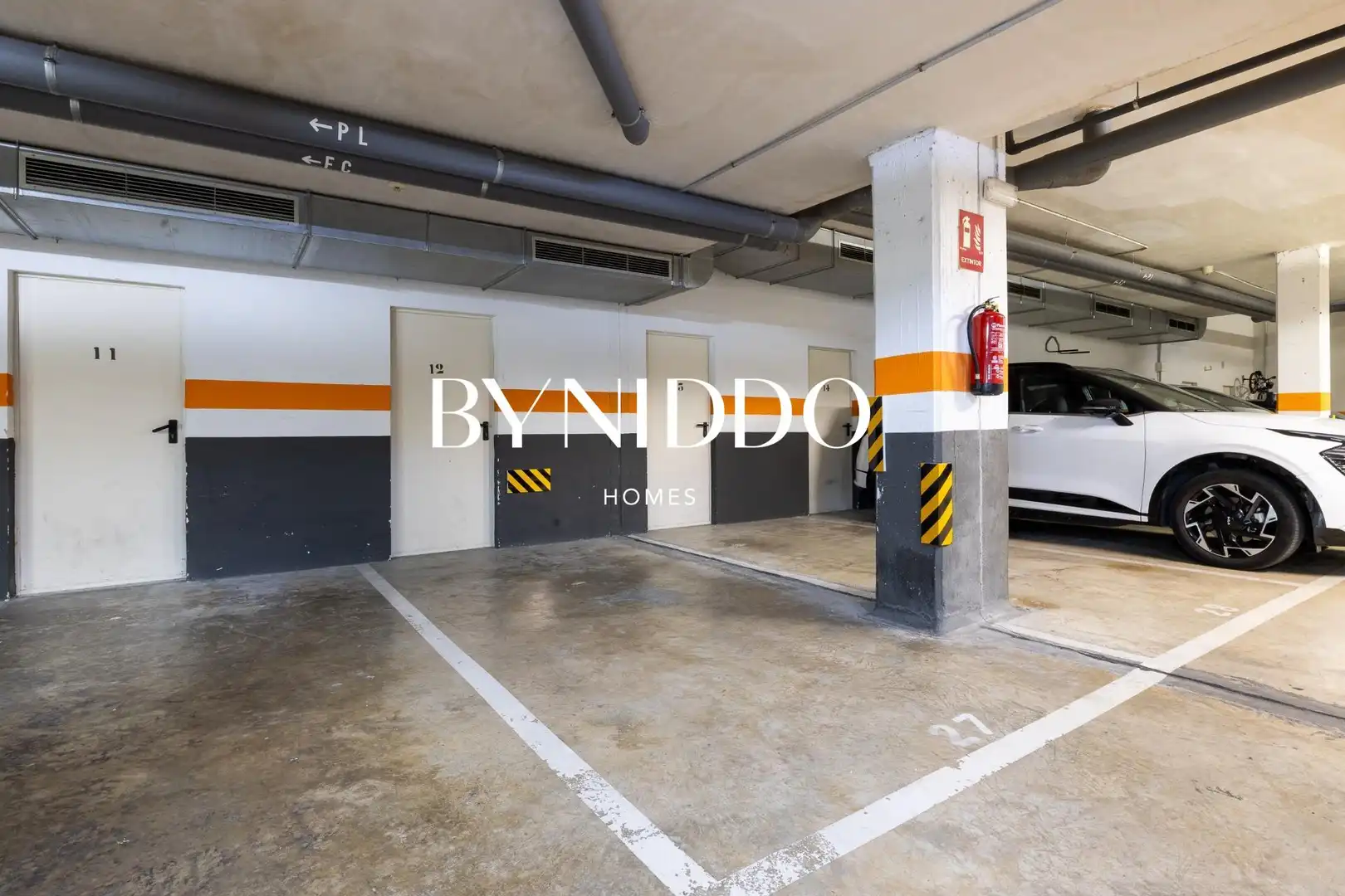 Parkplatz von Erdgeschoss zum Verkauf in Sant Cugat del Vallès mit Klimaanlage, Heizung und Privatgarten