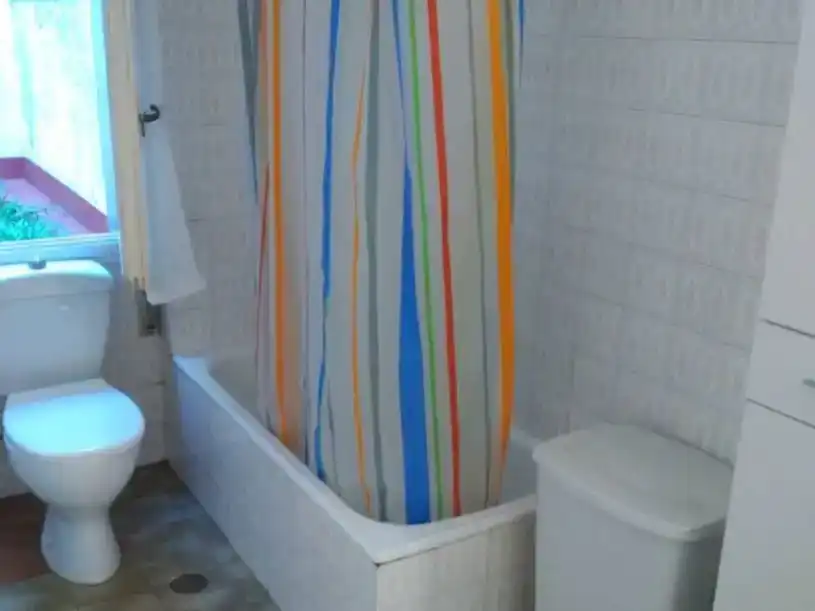 Baño de Piso para compartir en Gijón  con Parquet, Amueblado y Balcón