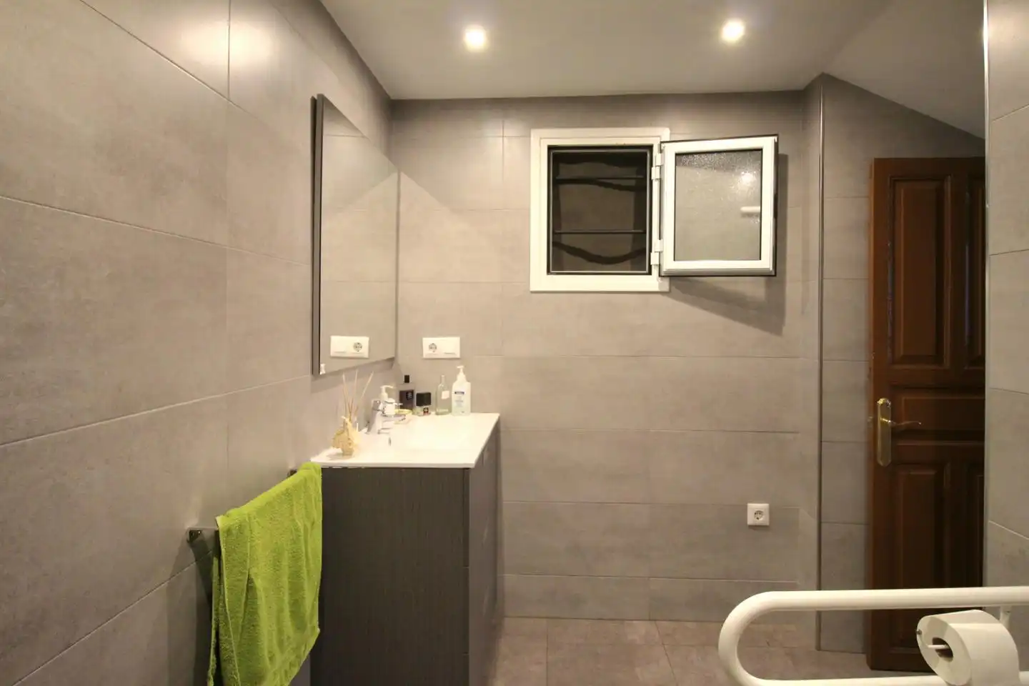Badezimmer von Haus oder Chalet zum Verkauf in Quirós mit Heizung und Privatgarten