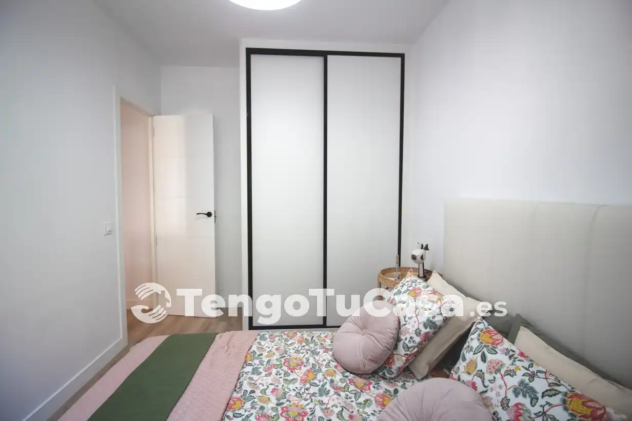 Bedroom of Flat for sale in Madrid  with Air Conditioner, Heating and Parquet flooring