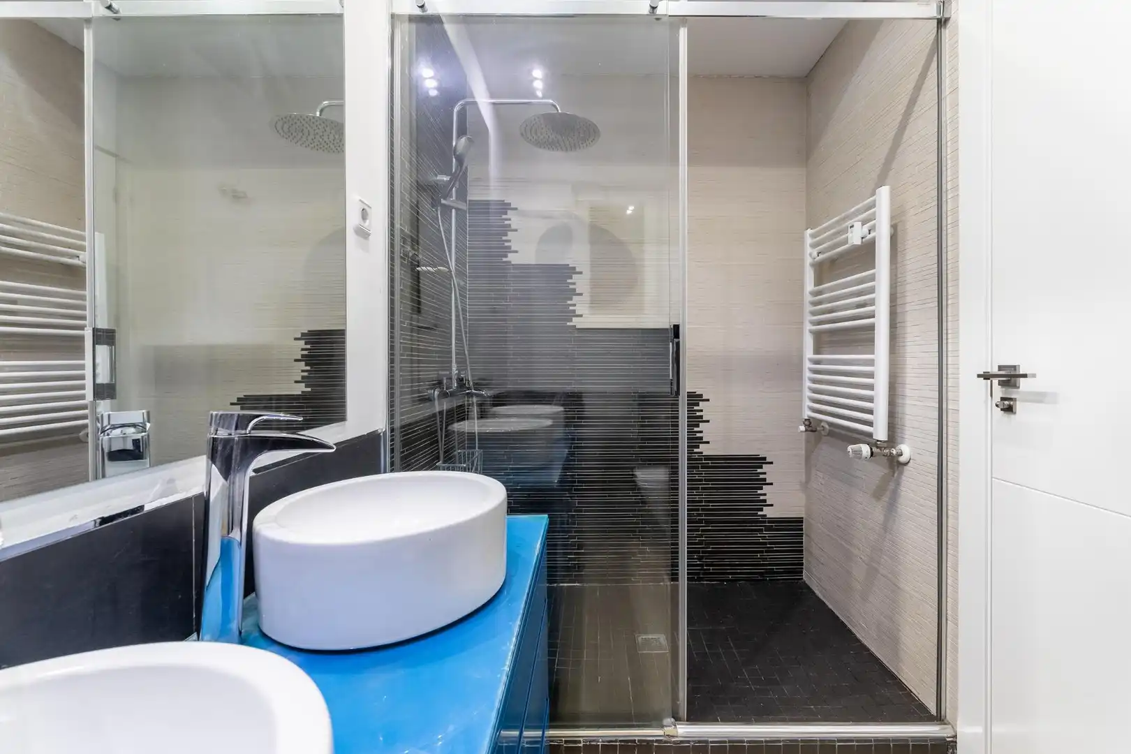 Bathroom of Flat for rent in Madrid  with Air Conditioner and Heating