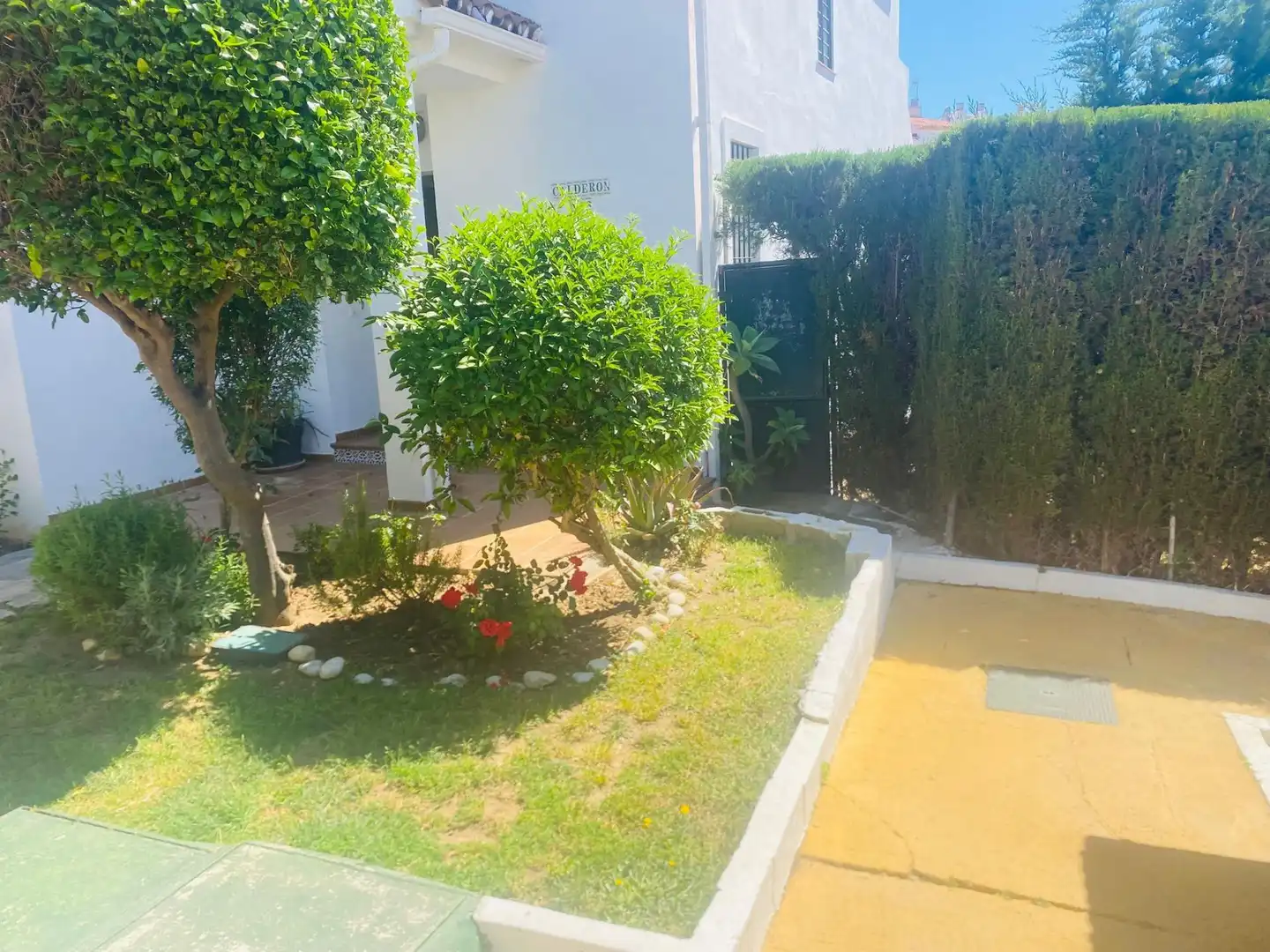Jardí de Casa adosada en venda en Estepona amb Terrassa i Piscina comunitària