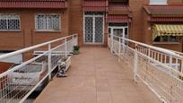 Terrassa de Casa adosada en venda en Móstoles amb Calefacció, Jardí privat i Terrassa