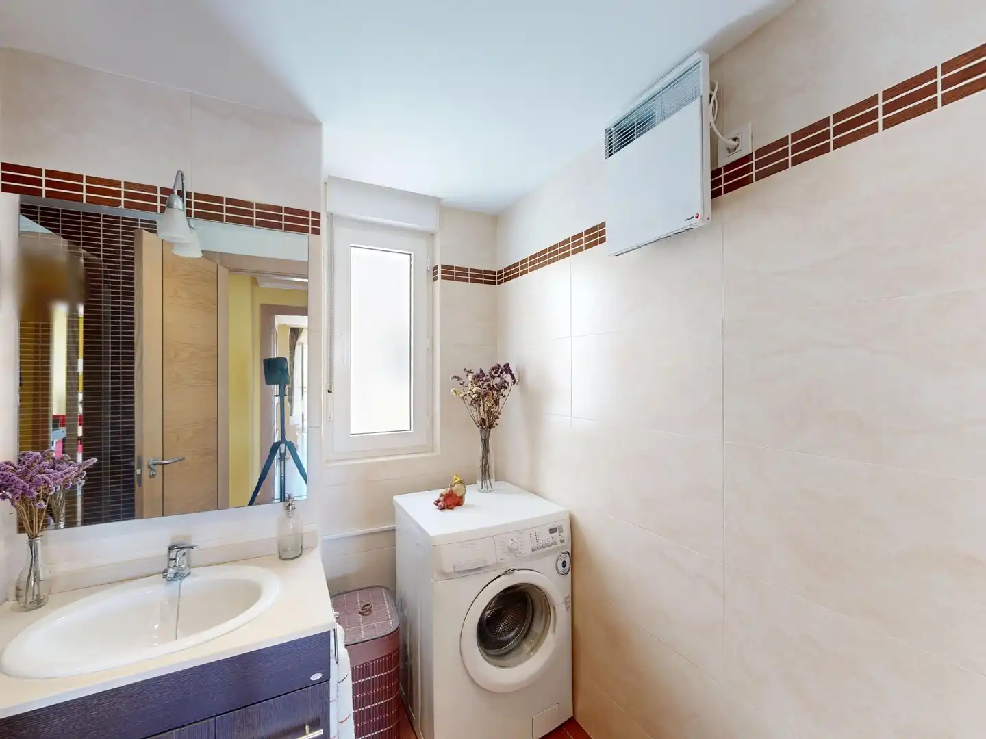 Bathroom of Flat for sale in Foz  with Heating, Terrace and Storage room