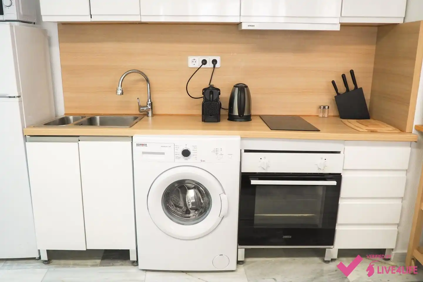 Kitchen of Study for rent in Sevilla