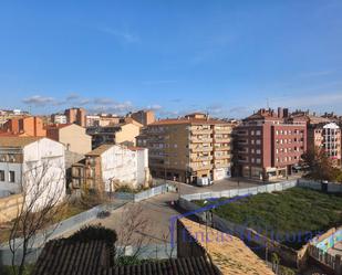 Vista exterior de Pis de lloguer en  Huesca Capital amb Calefacció i Moblat