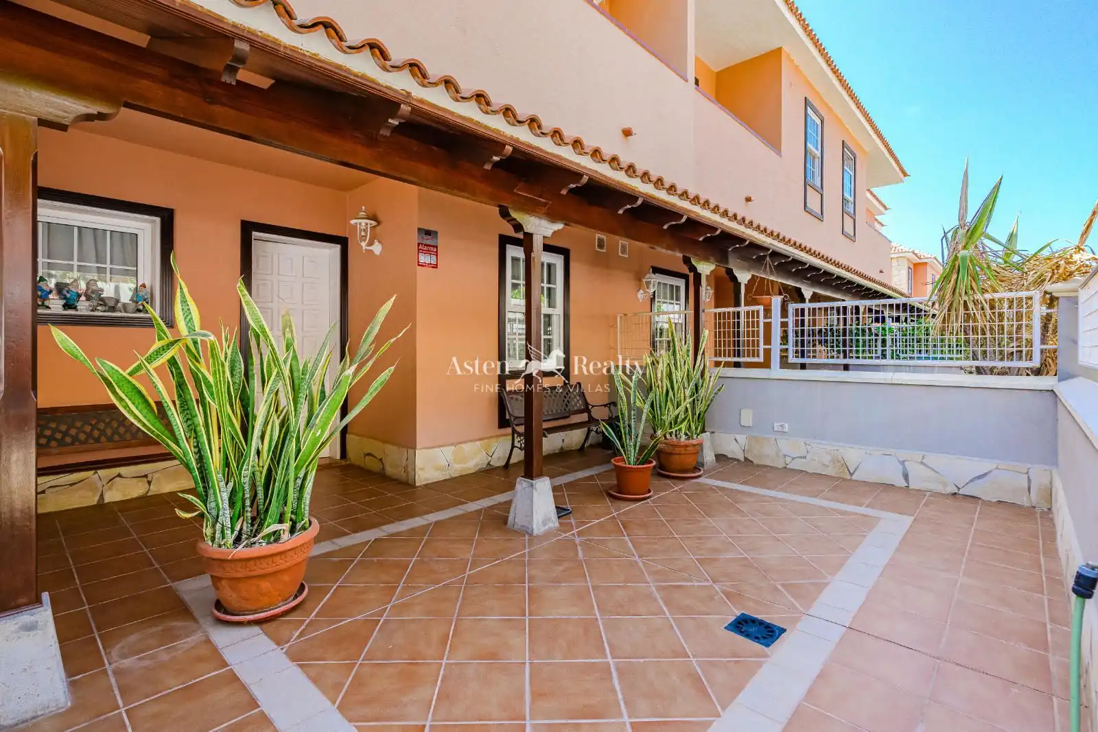 Terraced house with pool for sale in Casco Urbano, imagen 3