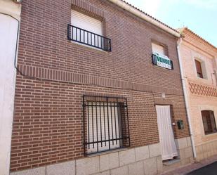 Exterior view of House or chalet for sale in Menasalbas