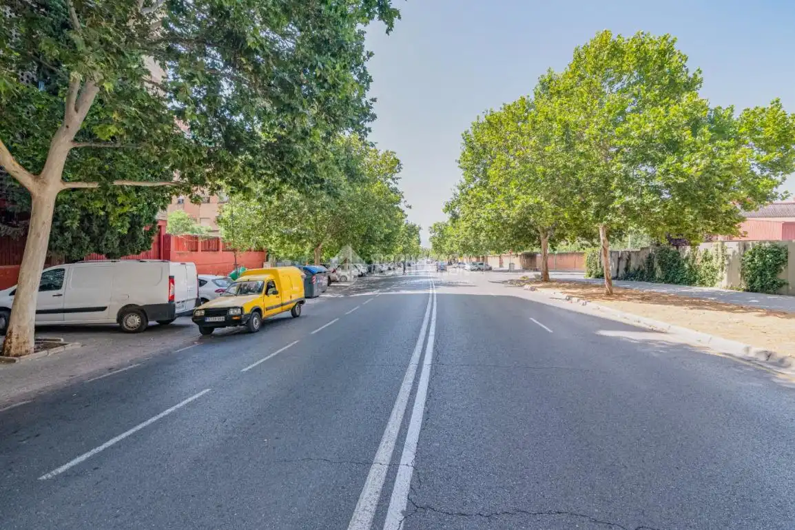 Vista exterior de Pis en venda en Granada amb Aire condicionat