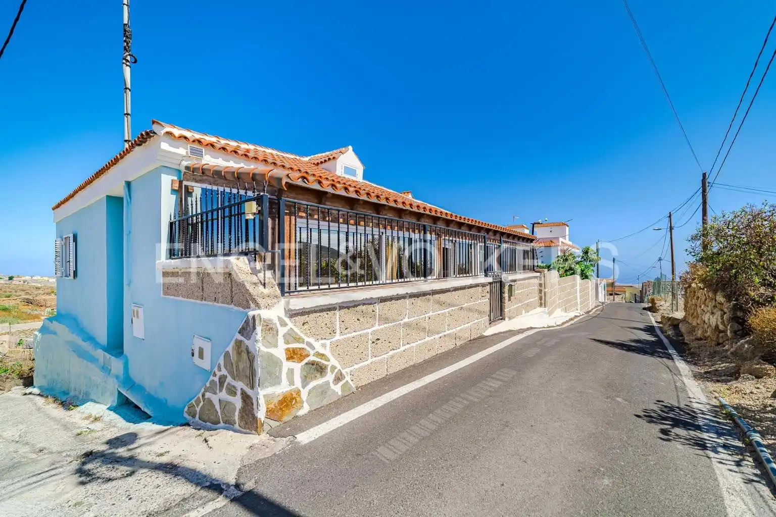 Vista exterior de Casa o xalet en venda en Granadilla de Abona amb Aire condicionat, Terrassa i Piscina
