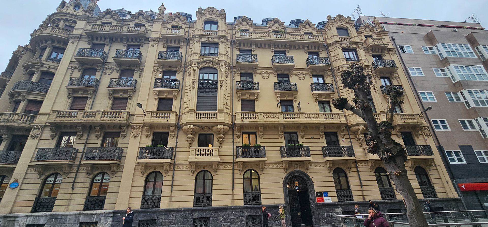 Außenansicht von Wohnung zum Verkauf in Bilbao  mit Heizung, Terrasse und Abstellraum