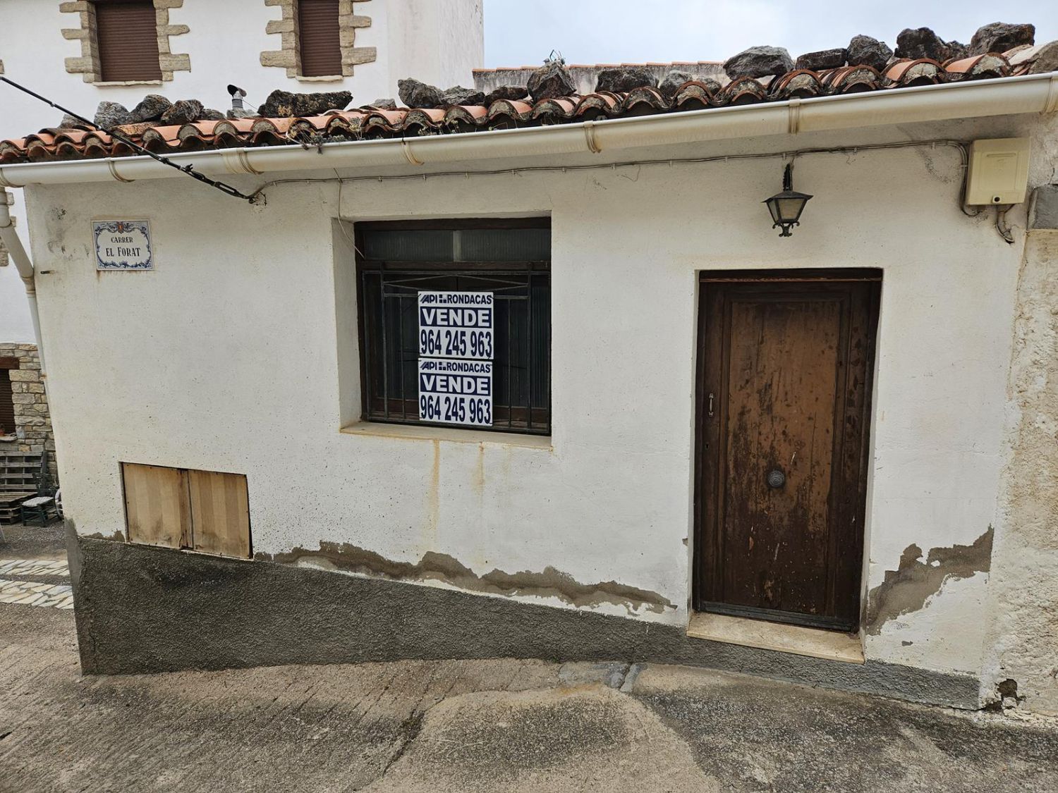 Vista exterior de Casa o xalet en venda en Chodos / Xodos amb Calefacció, Traster i Moblat