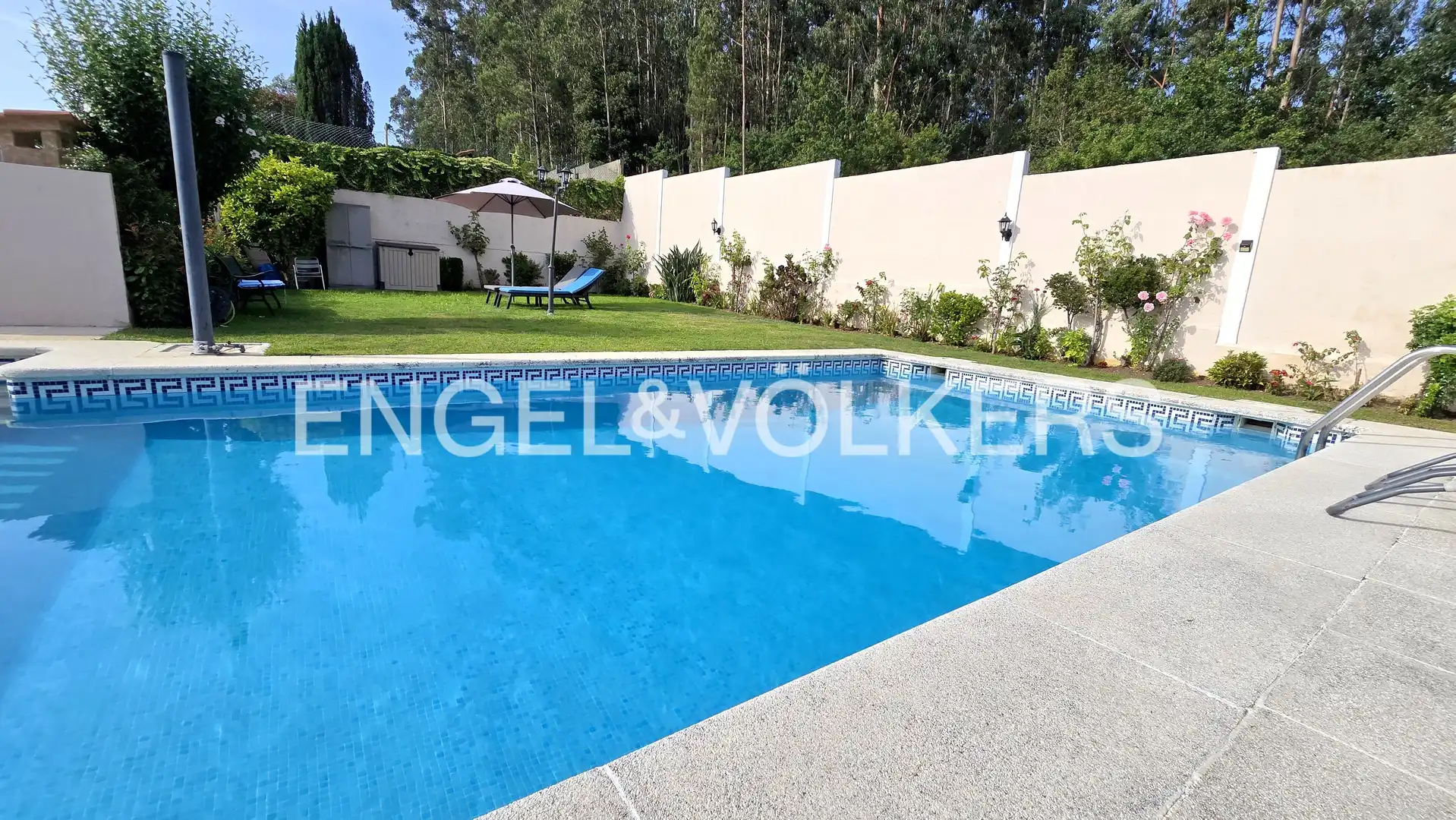 Swimming pool of Detached homes for sale in Vigo   with Heating, Private garden and Terrace
