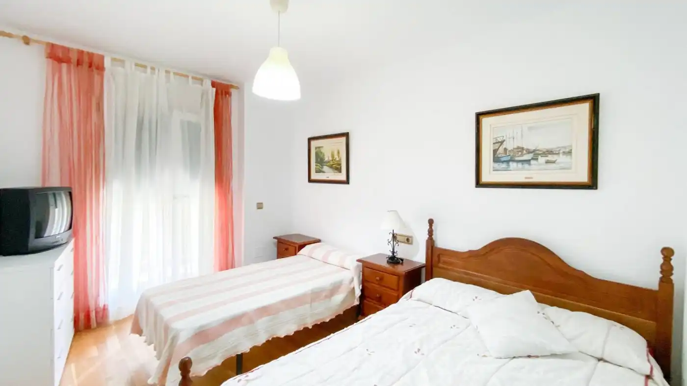 Bedroom of Flat for rent in Málaga  with Air Conditioner, Heating and Parquet flooring