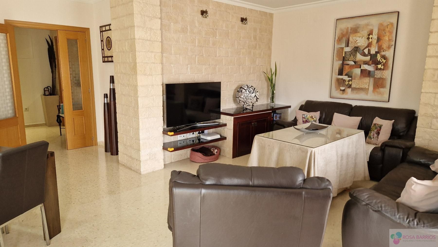 Sala d'estar de Àtic en venda en Estepona amb Aire condicionat, Terrassa i Piscina comunitària