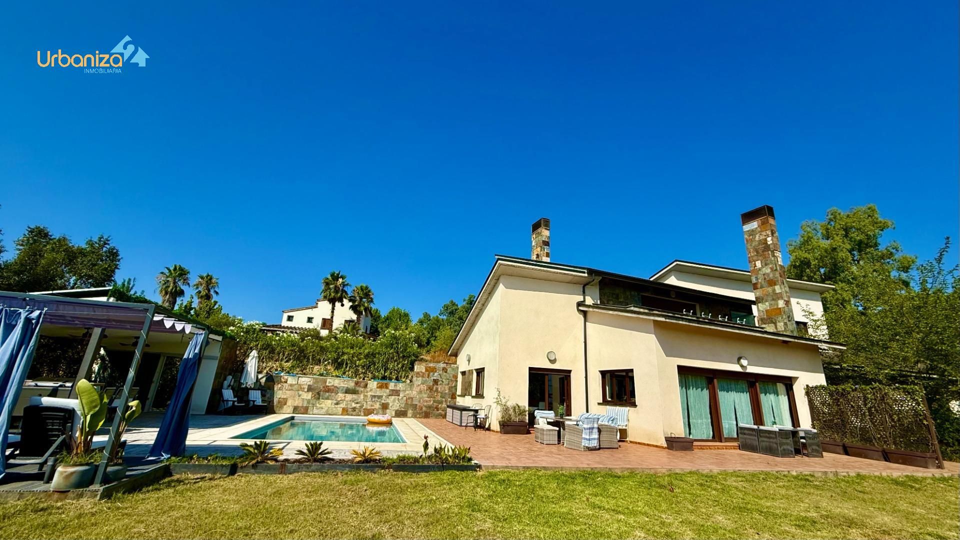Exterior view of House or chalet for sale in Badajoz Capital  with Air Conditioner, Heating and Private garden