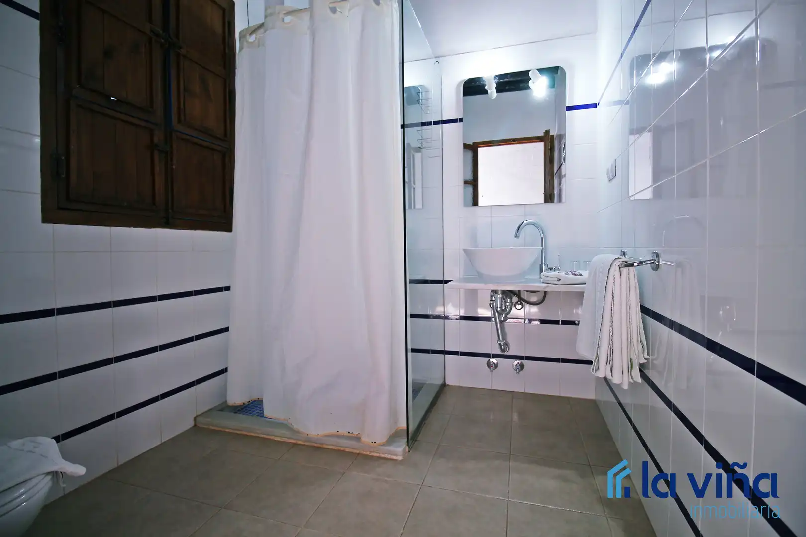 Baño de Finca rústica en venta en Martín de la Jara con Aire acondicionado, Jardín privado y Trastero