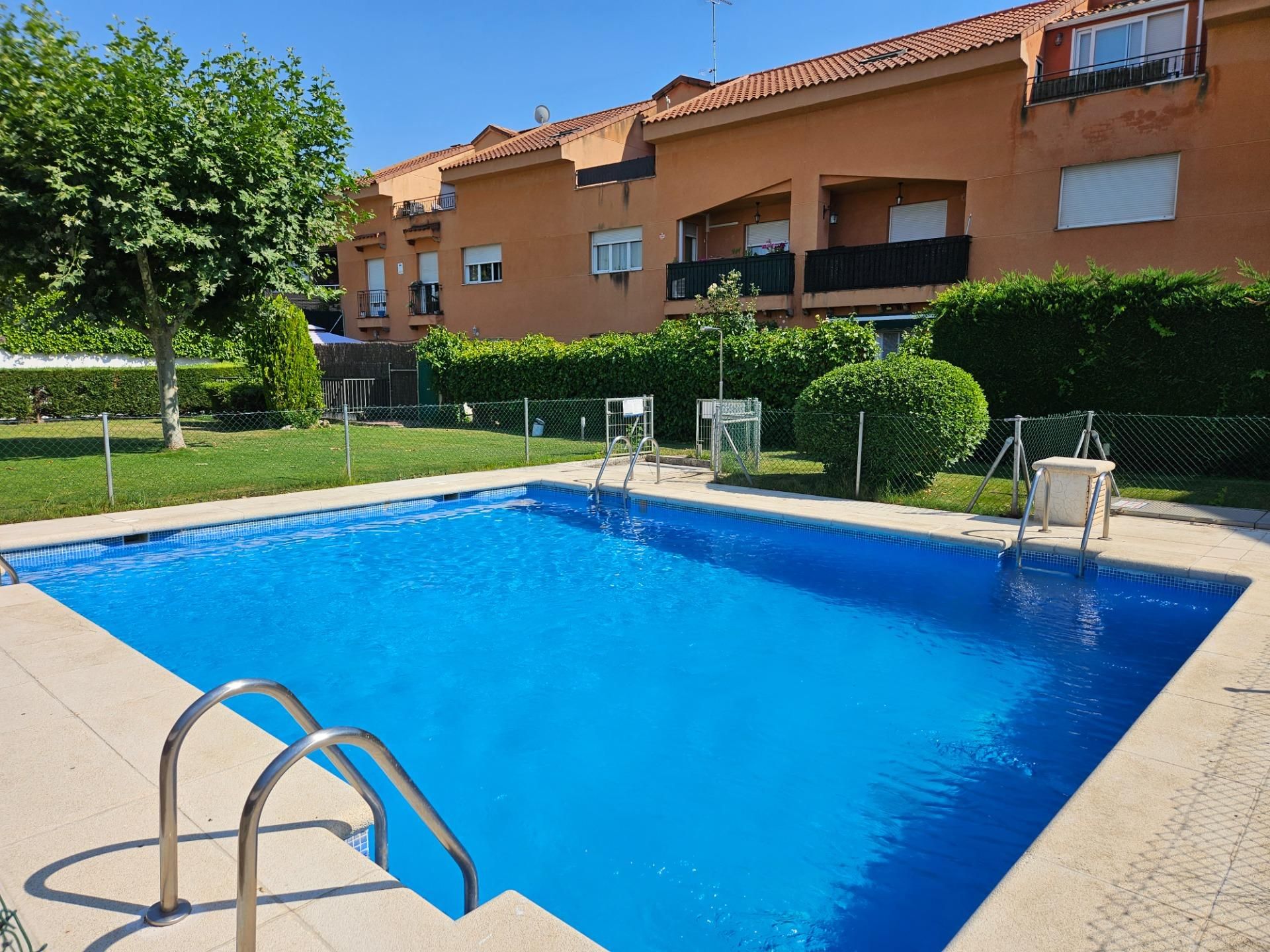 Piscina de Pis de lloguer en San Agustín del Guadalix amb Aire condicionat, Calefacció i Terrassa