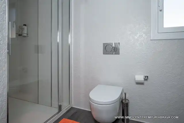Bathroom of Houses for sale in Empuriabrava  with Air Conditioner, Heating and Private garden