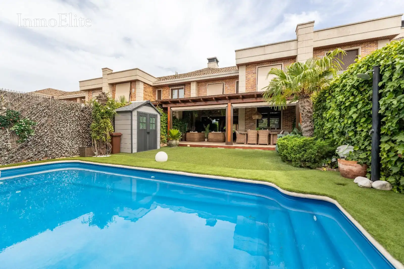 Exterior view of Detached homes for sale in Majadahonda  with Air Conditioner, Heating and Private garden