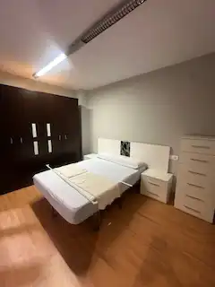Habitación de Apartamento de alquiler en Valverde de la Virgen con Calefacción, Parquet y Amueblado