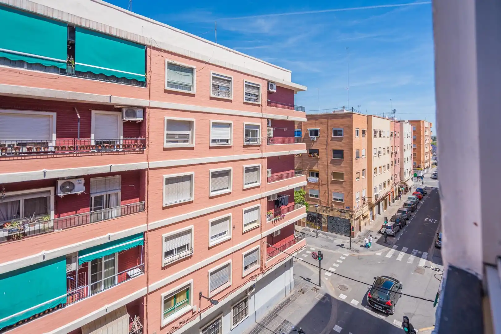 Exterior view of Apartments for sale in Valencia  with Air Conditioner
