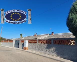 Exterior view of Single-family semi-detached for sale in Yuncos  with Private garden and Swimming Pool
