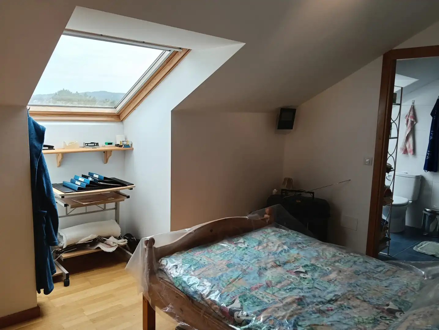 Schlafzimmer von Dachboden zum Verkauf in Oza dos Ríos mit Abstellraum