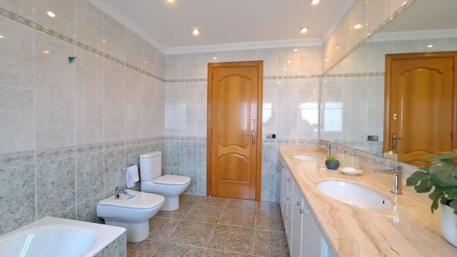 Bany de Casa o xalet en venda en Abrera amb Aire condicionat, Calefacció i Jardí privat