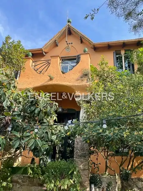 Vista exterior de Casa o xalet en venda en Barcelona amb Calefacció, Jardí privat i Terrassa