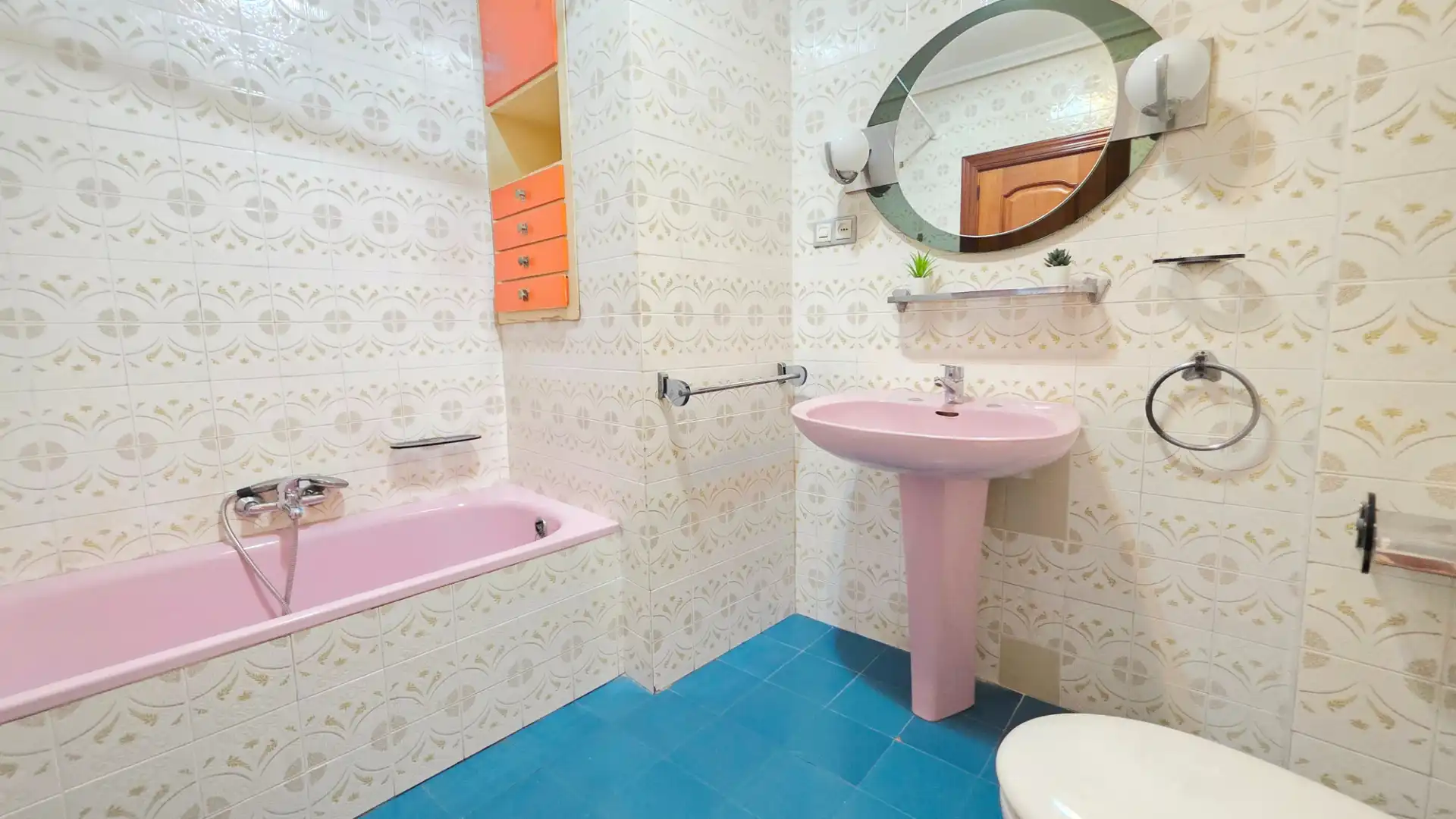 Bathroom of Flat for sale in Jaén  with Air Conditioner, Heating and Terrace