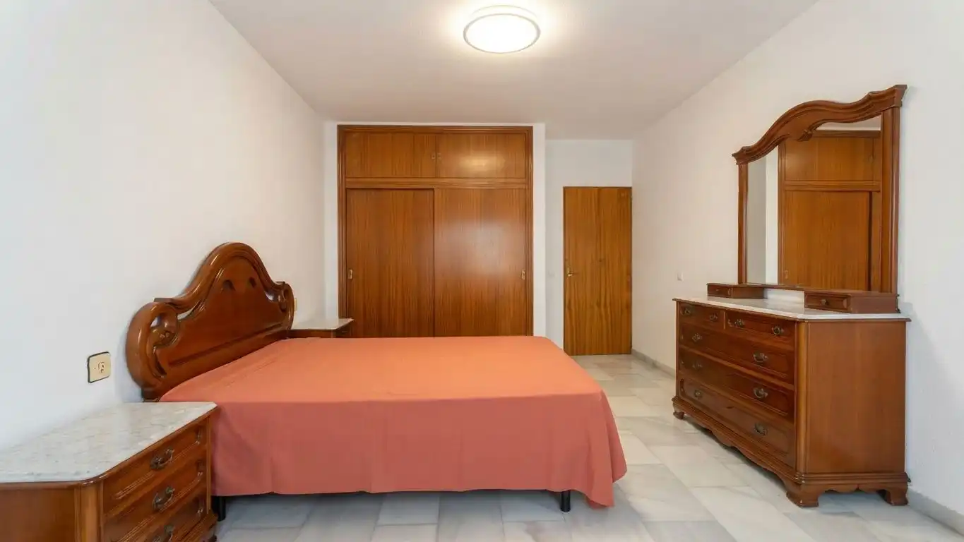 Dormitori de Pis en venda en Fuengirola amb Terrassa, Traster i Moblat