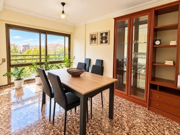 Flat with balcony to rent in Quatre Carreres