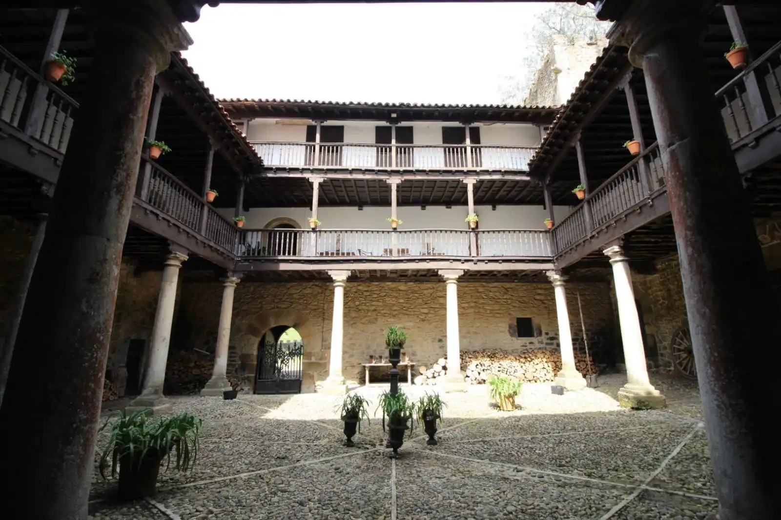Vista exterior de Casa o xalet en venda en Salas amb Calefacció, Jardí privat i Parquet