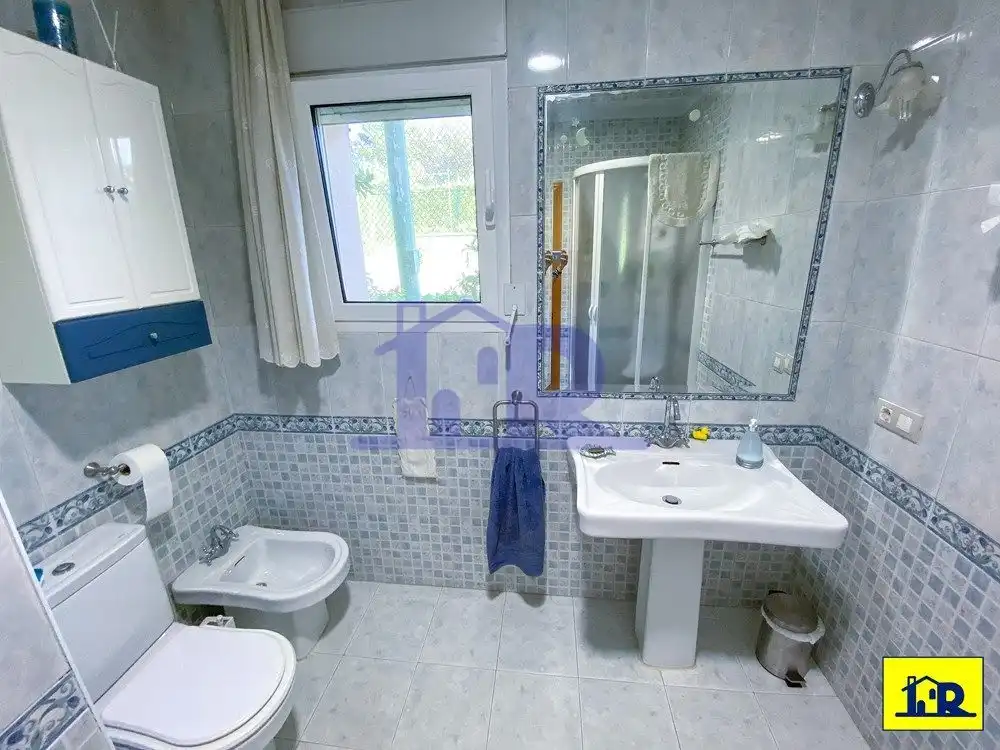 Bathroom of Houses for sale in Arcas del Villar  with Terrace, Storage room and Swimming Pool