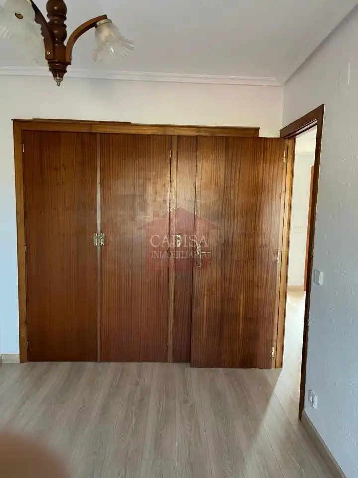 Habitación de Piso en venta en Ledesma con Calefacción y Balcón