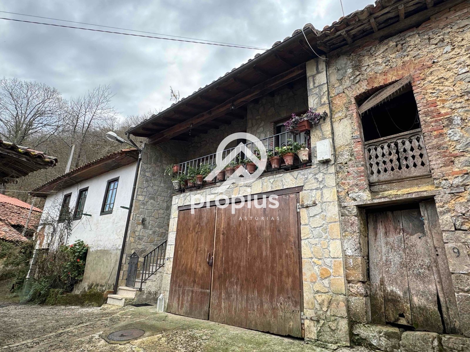 Vista exterior de Casa o xalet en venda en Llanes amb Calefacció, Terrassa i Traster