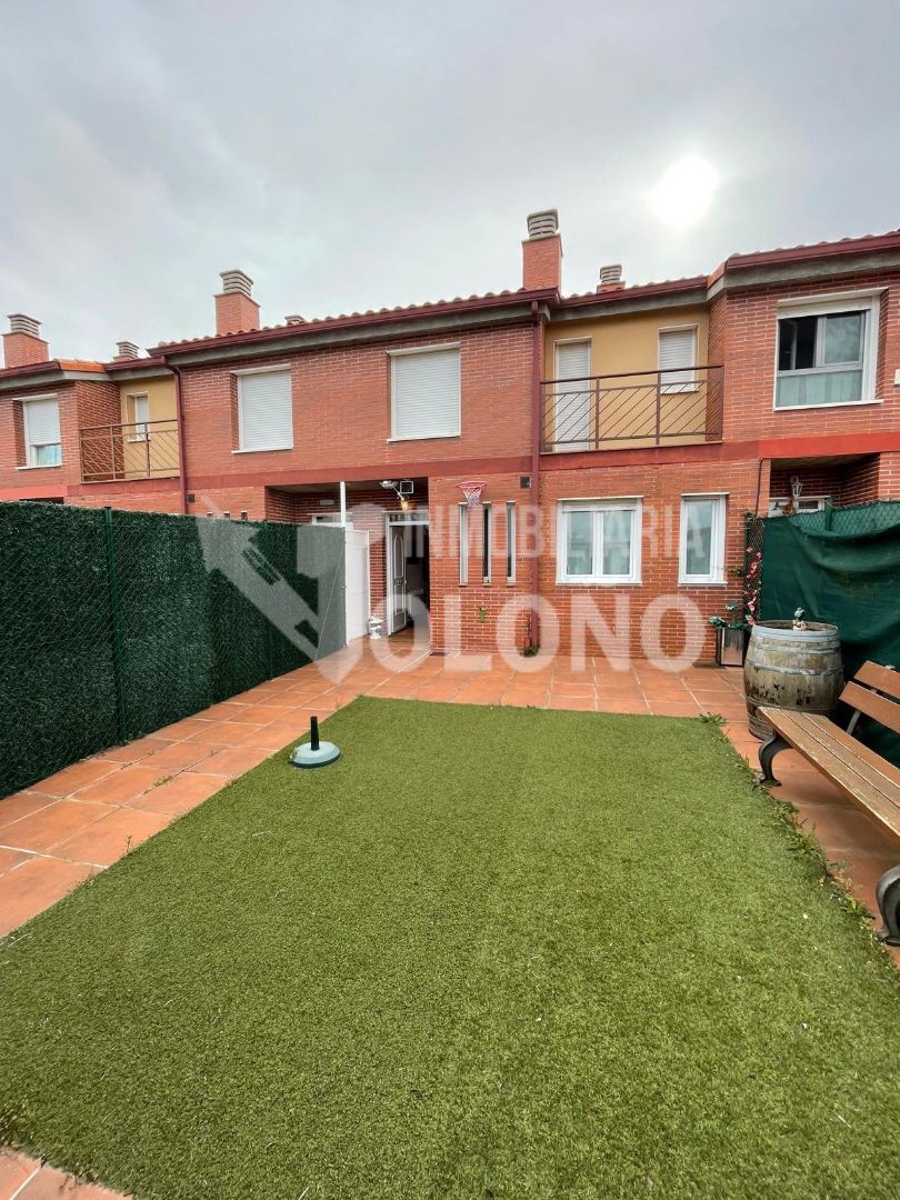 Terrassa de Casa o xalet en venda en Anguciana amb Calefacció, Jardí privat i Parquet