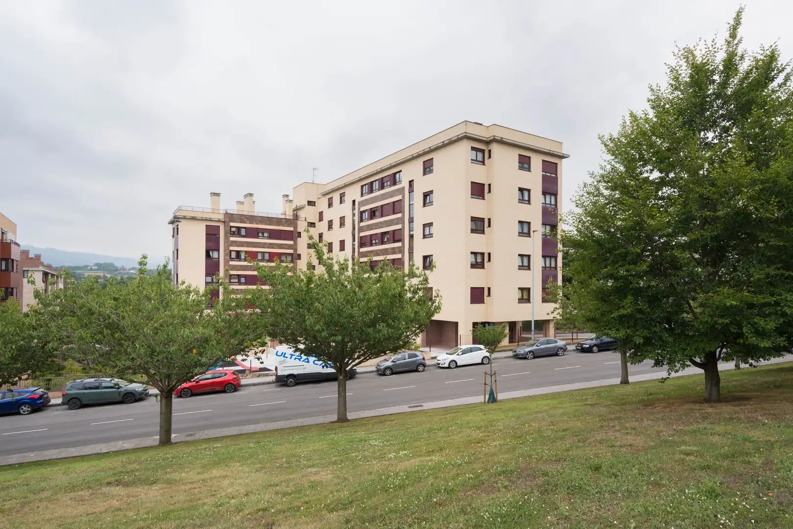 Außenansicht von Wohnung zum Verkauf in Gijón  mit Heizung und Parkett