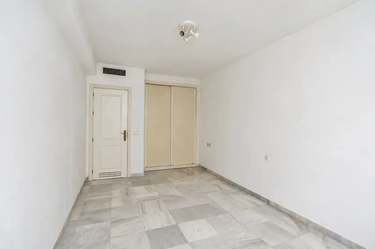Habitación de Local en venta en Marbella