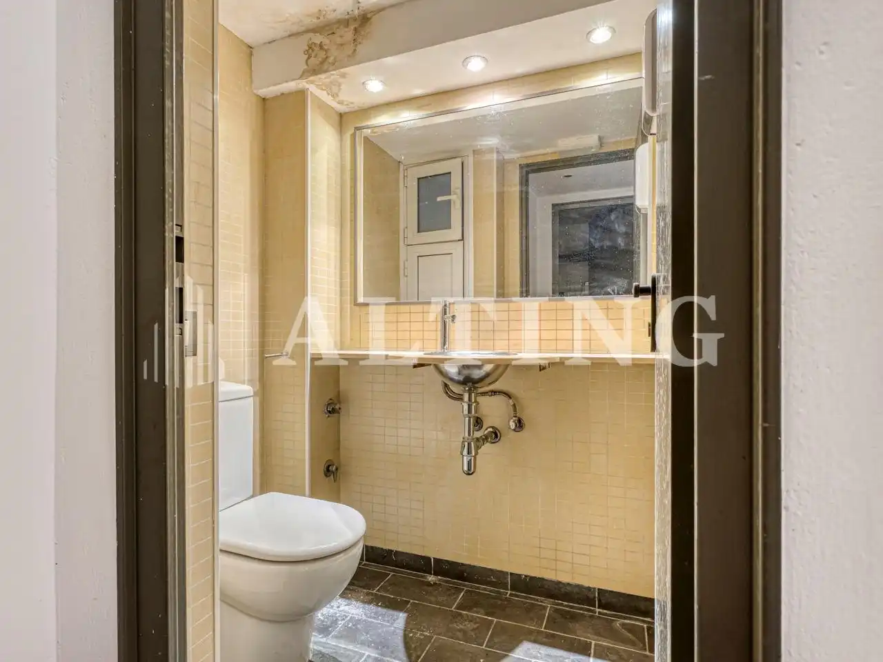 Baño de Local en venta en Barcelona con Aire acondicionado