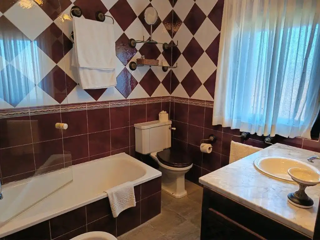 Bathroom of Buildings for sale in Navalonguilla