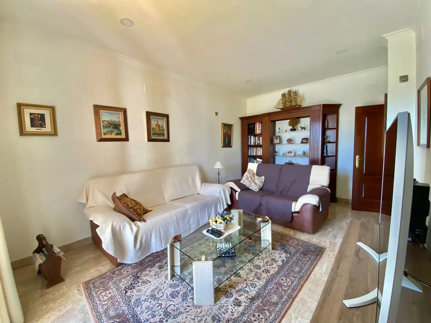 Sala de estar de Casa o chalet en venta en Alcalá de Guadaira con Jardín privado y Piscina
